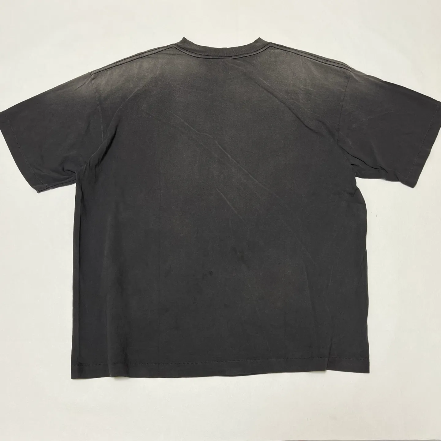 SAINT Mxxxxxx EGG SS TEE/BLK Broken egg shell/SAINT LOGO projection distressed retro short-sleeves Washed black S-XL Correct version Customized co-branded main mark/washed mark/cherub mark Tubular fabric Garment dyeing Rewashing water fading Destroying graffiti Simulating natural distressed effect Top-notch printing technology Washing treatment